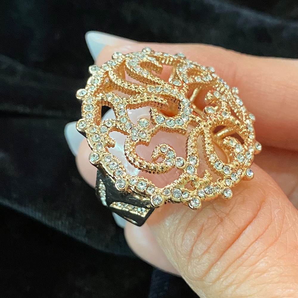 Gold round filagree ring size 7